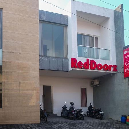 Reddoorz Syariah Near Simpang Lima Semarang Hotel Jomblang Exterior foto