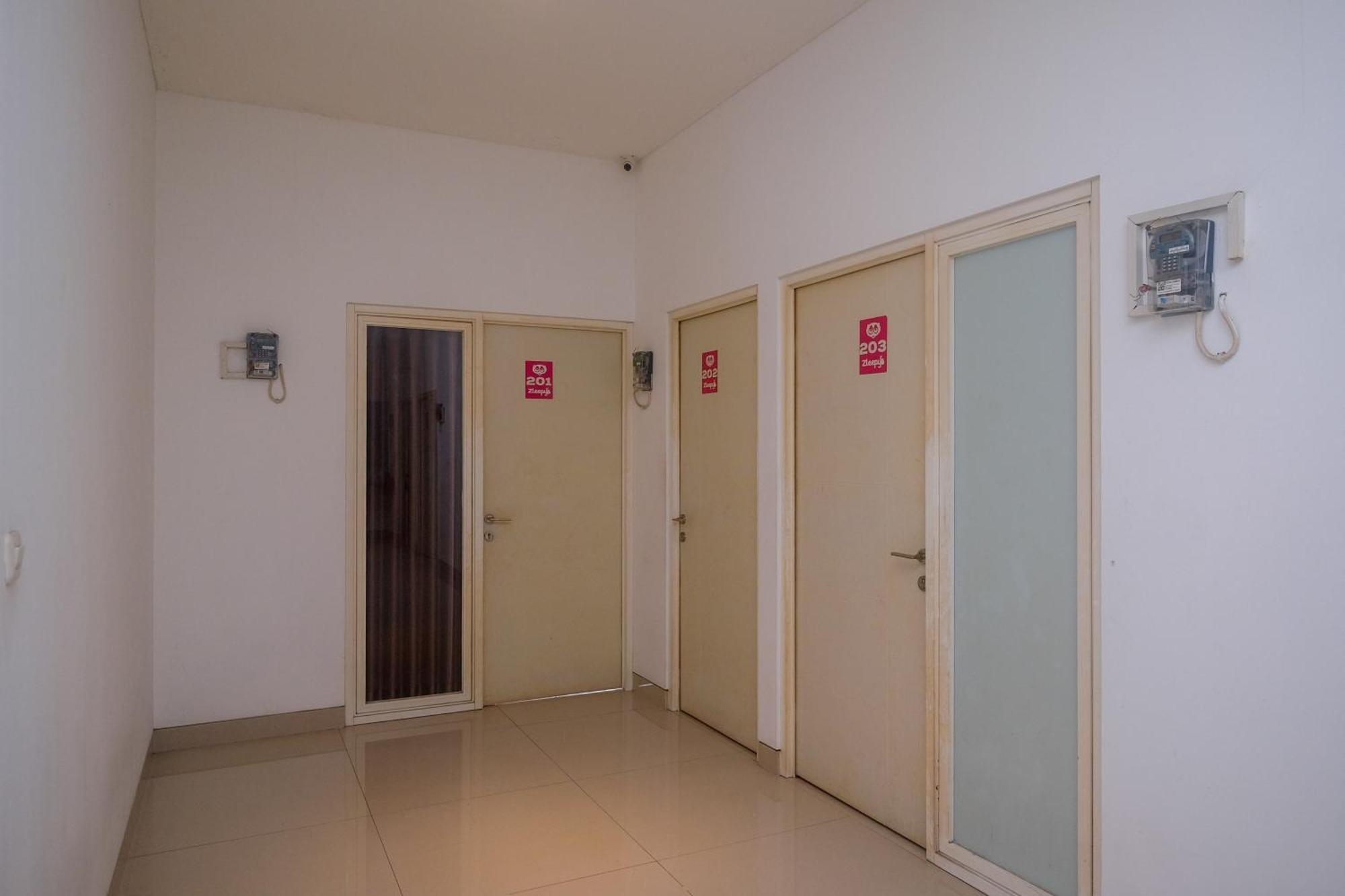Reddoorz Syariah Near Simpang Lima Semarang Hotel Jomblang Exterior foto
