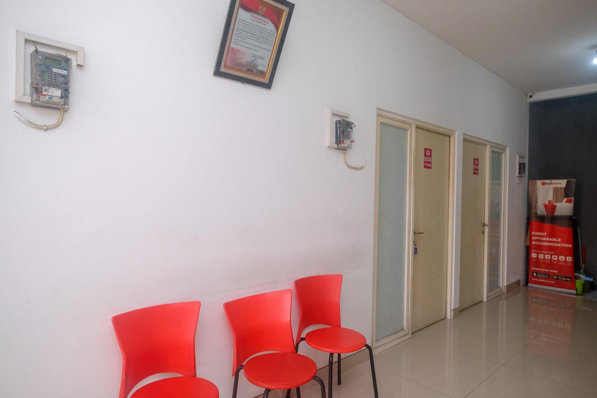 Reddoorz Syariah Near Simpang Lima Semarang Hotel Jomblang Exterior foto