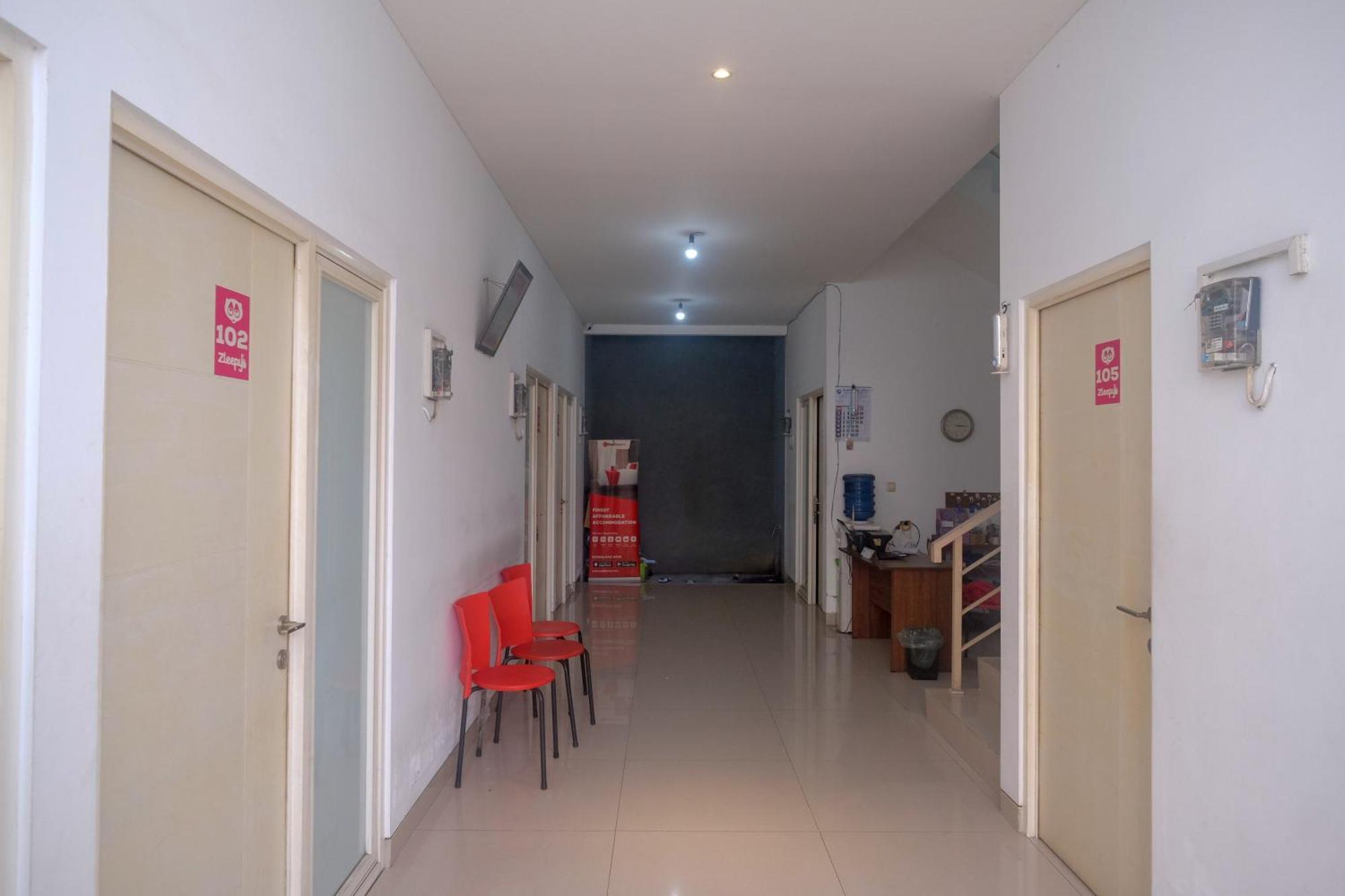 Reddoorz Syariah Near Simpang Lima Semarang Hotel Jomblang Exterior foto