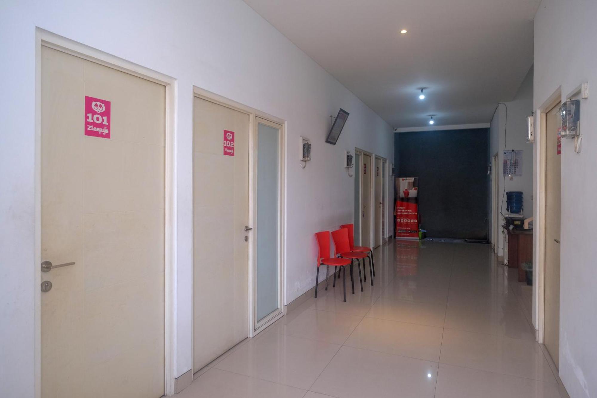 Reddoorz Syariah Near Simpang Lima Semarang Hotel Jomblang Exterior foto