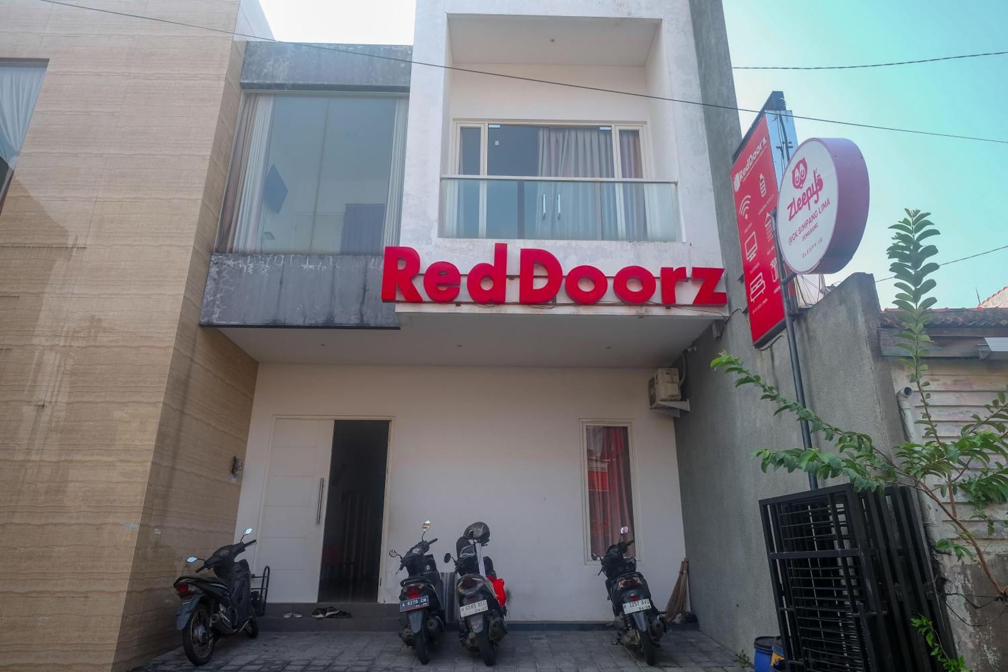 Reddoorz Syariah Near Simpang Lima Semarang Hotel Jomblang Exterior foto
