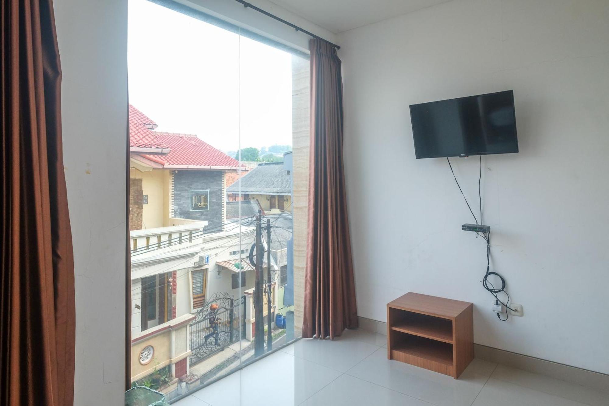 Reddoorz Syariah Near Simpang Lima Semarang Hotel Jomblang Exterior foto