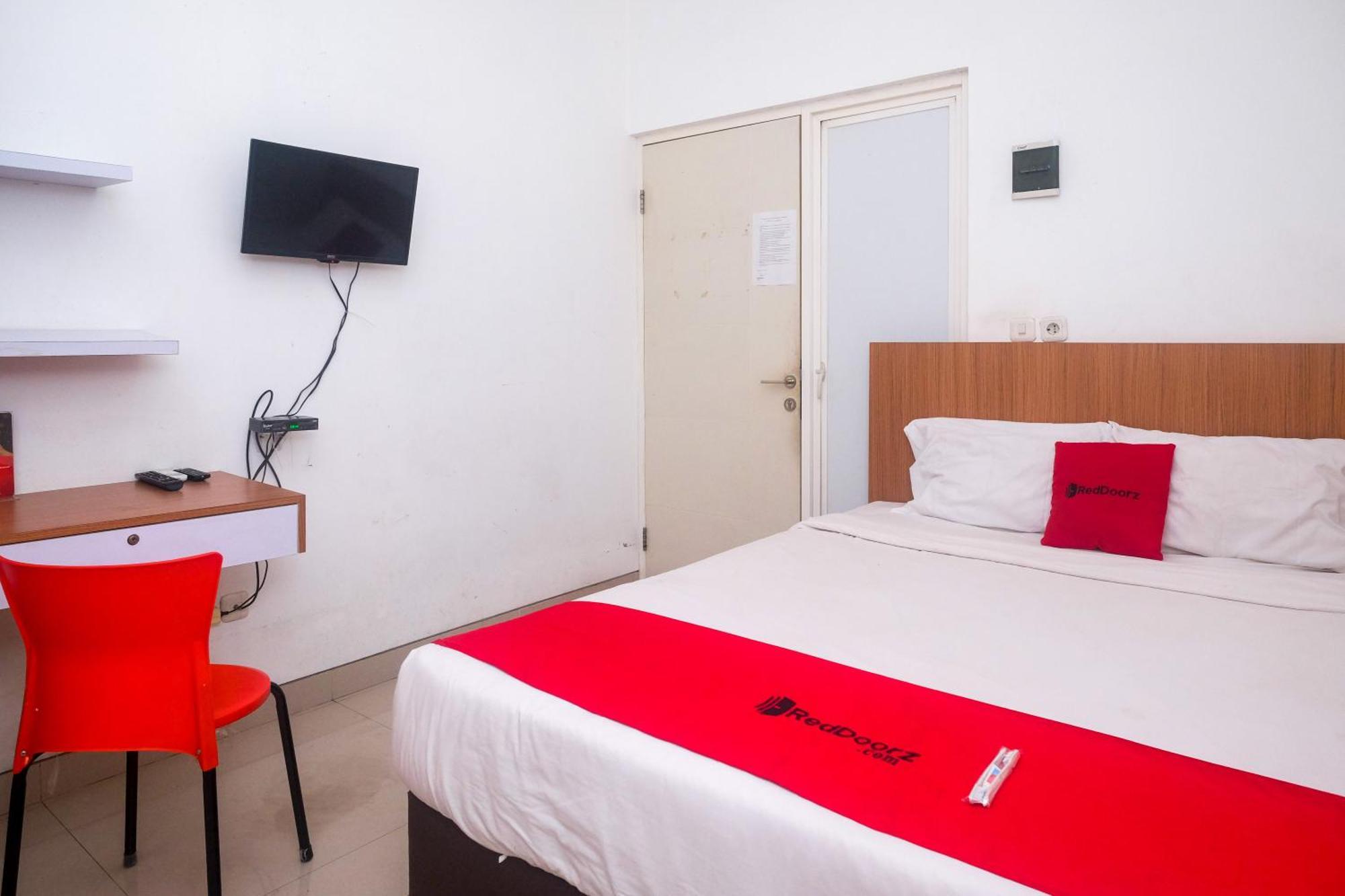 Reddoorz Syariah Near Simpang Lima Semarang Hotel Jomblang Exterior foto