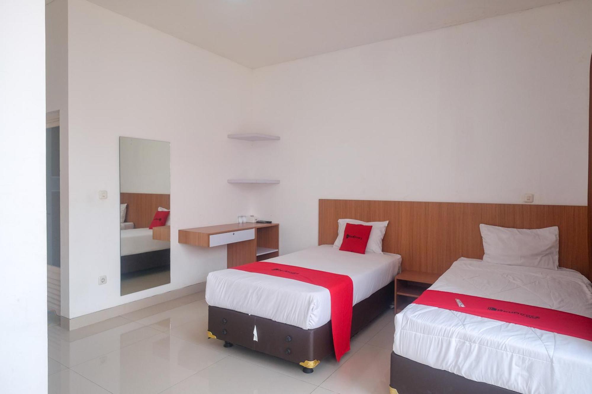 Reddoorz Syariah Near Simpang Lima Semarang Hotel Jomblang Exterior foto