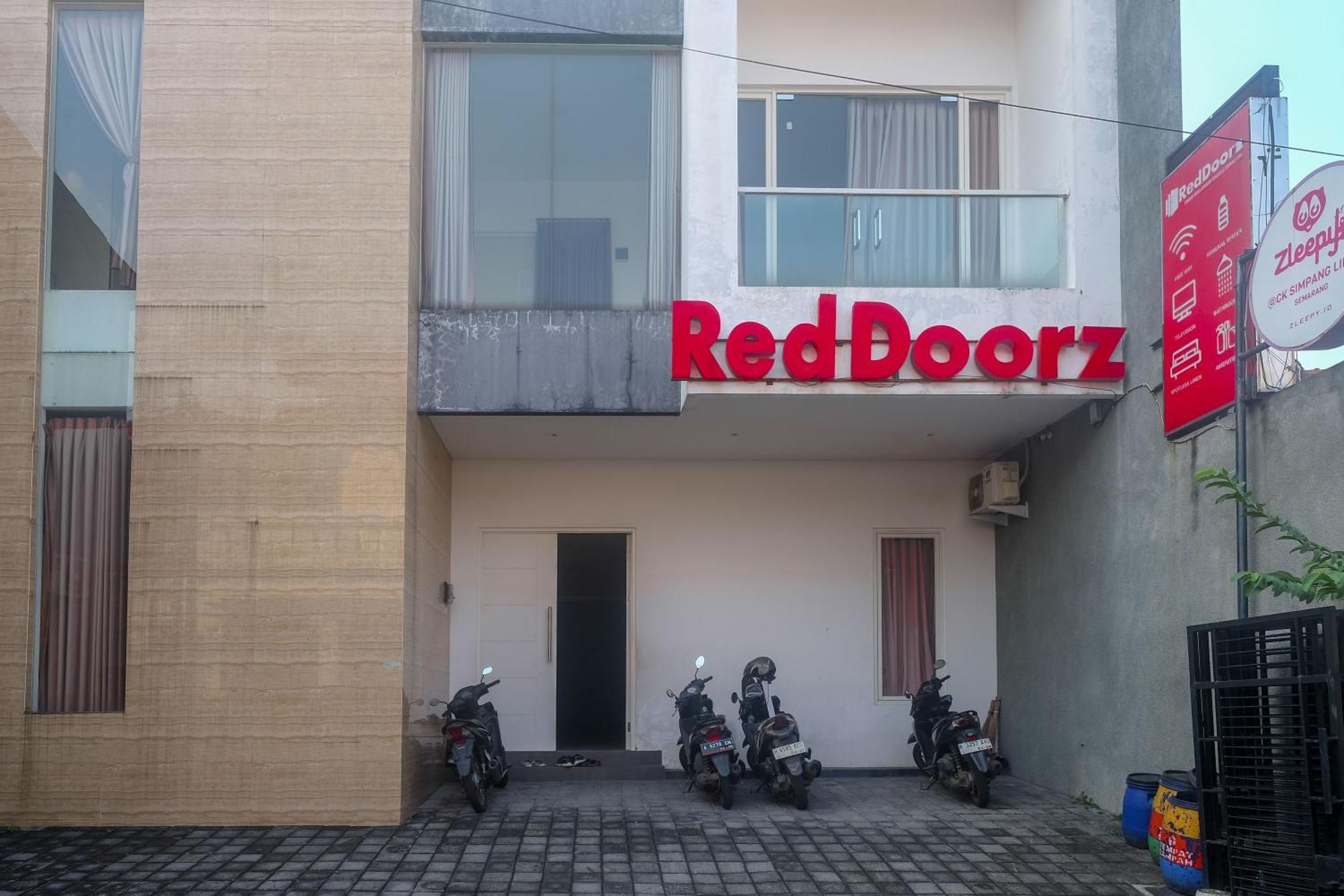 Reddoorz Syariah Near Simpang Lima Semarang Hotel Jomblang Exterior foto